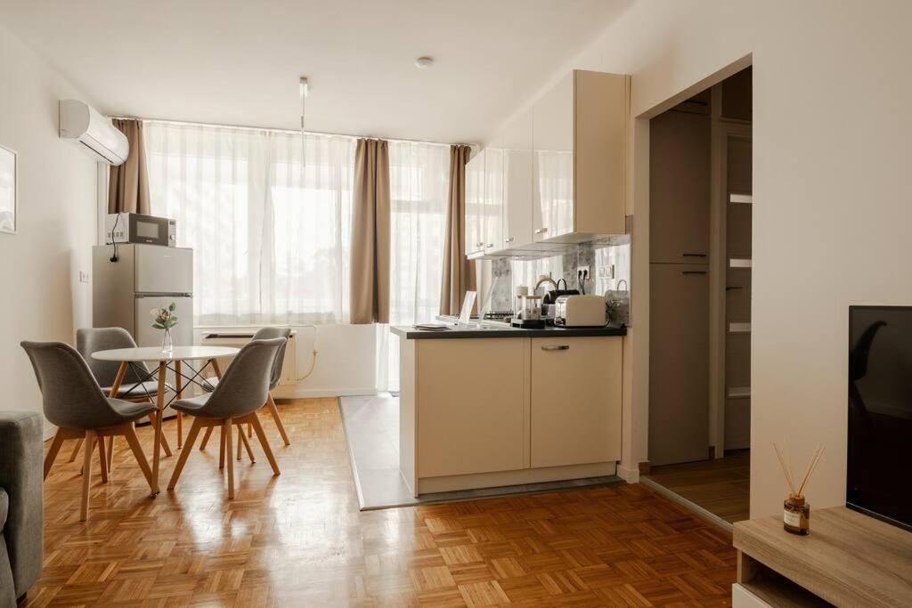 Petofi Family Apartman เดเบรตเซน ภายนอก รูปภาพ